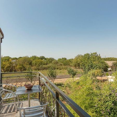 Lavander 3 Private Room With Bathroom And Balcony Pula Exterior foto