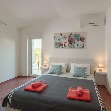 Lavander 3 Private Room With Bathroom And Balcony Pula Exterior foto